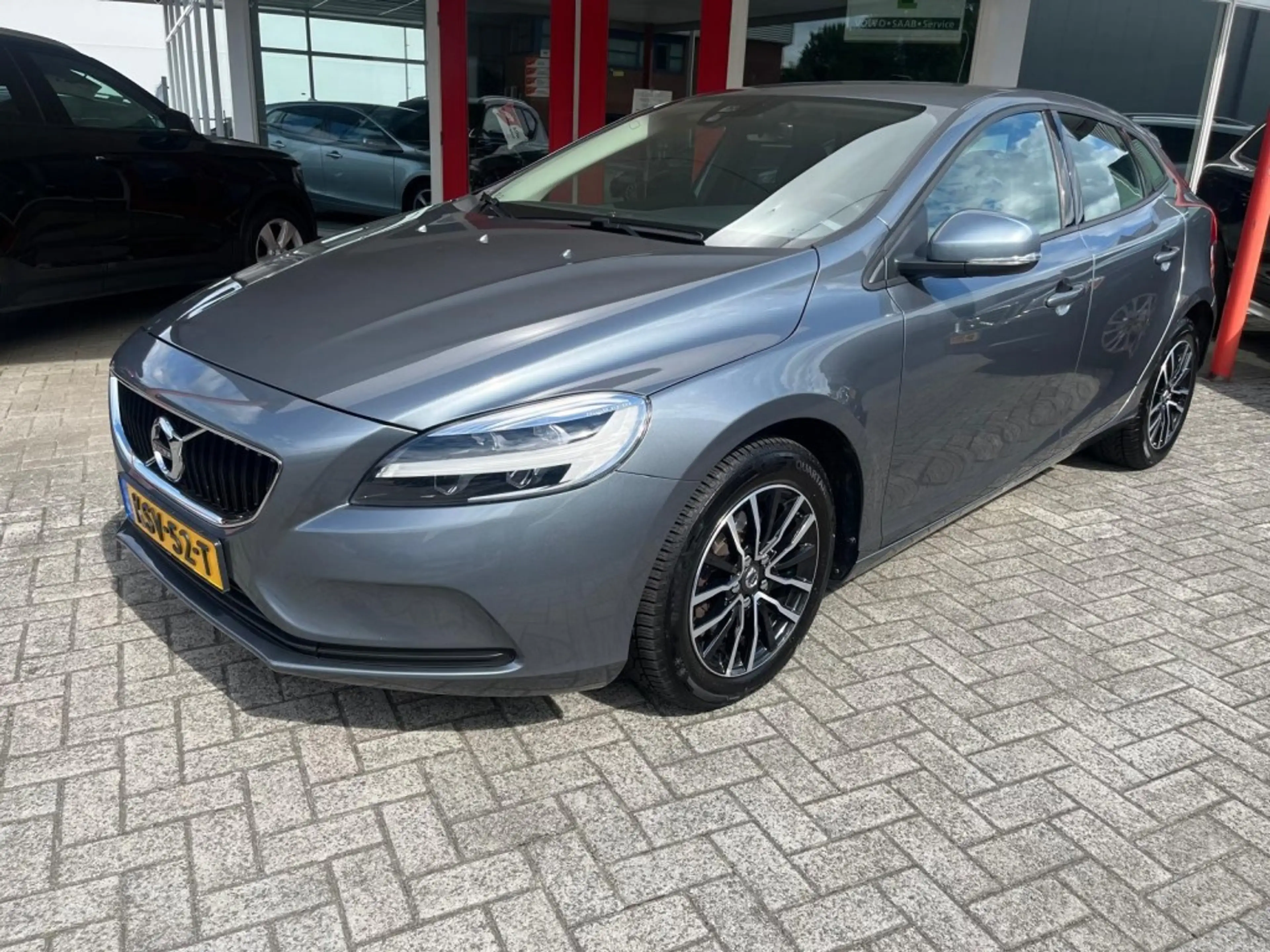 Volvo V40 2.0 T2 122PK Momentum 122 PK Camera Trekhaak Le