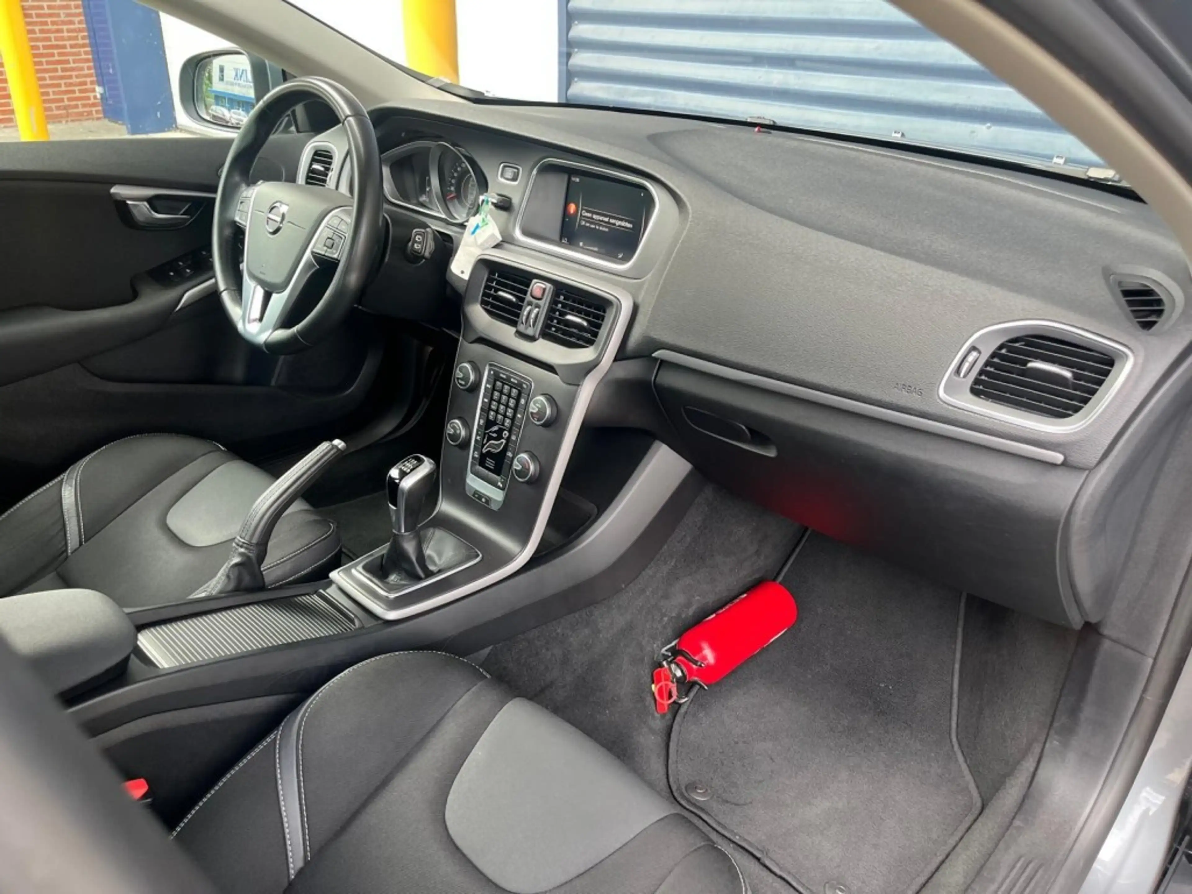 Volvo V40 2.0 T2 122PK Momentum  122 PK Camera  Trekhaak  Le — photo 5