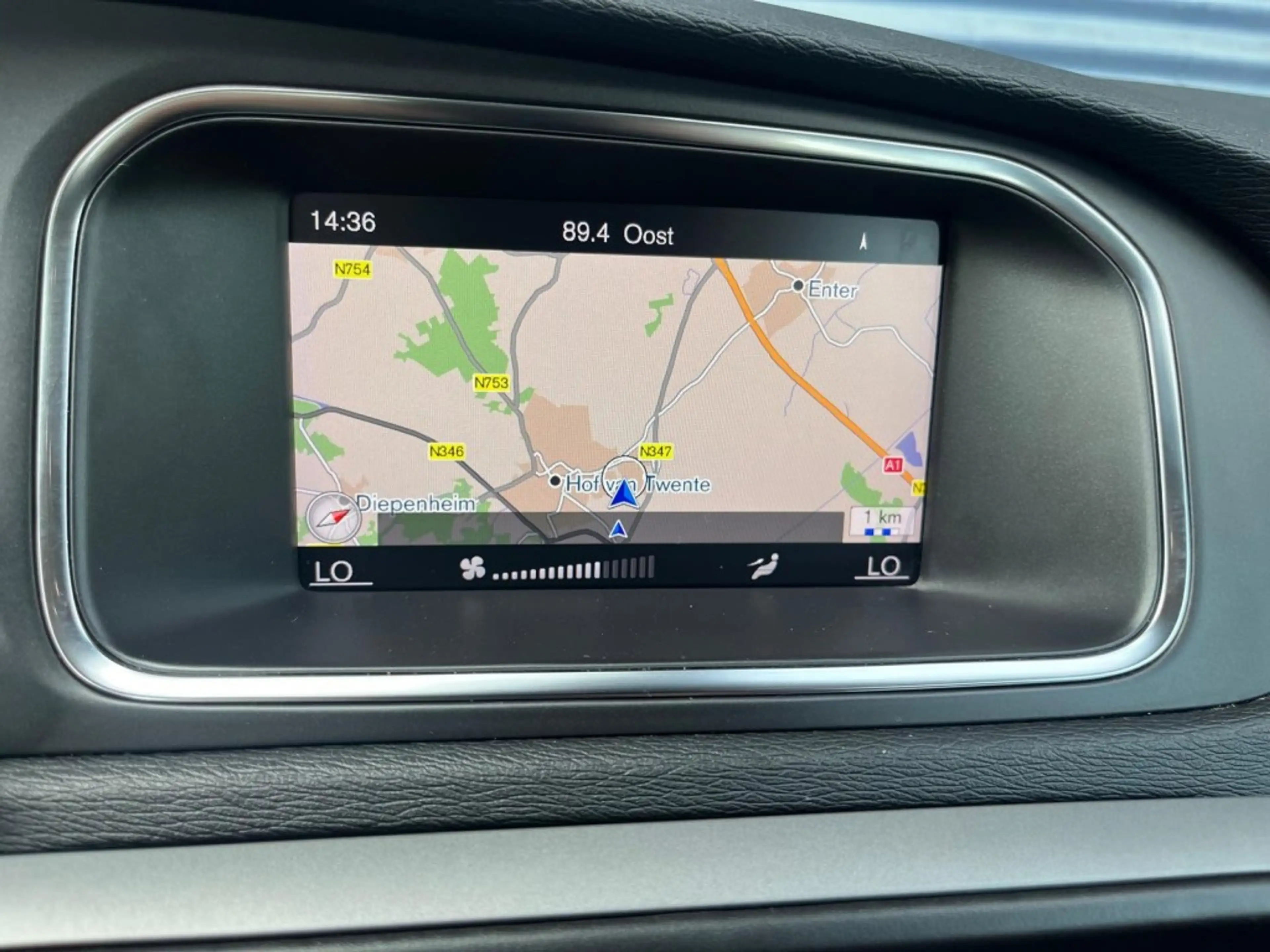 Volvo V40 2.0 T2 122PK Momentum  122 PK Camera  Trekhaak  Le — photo 9