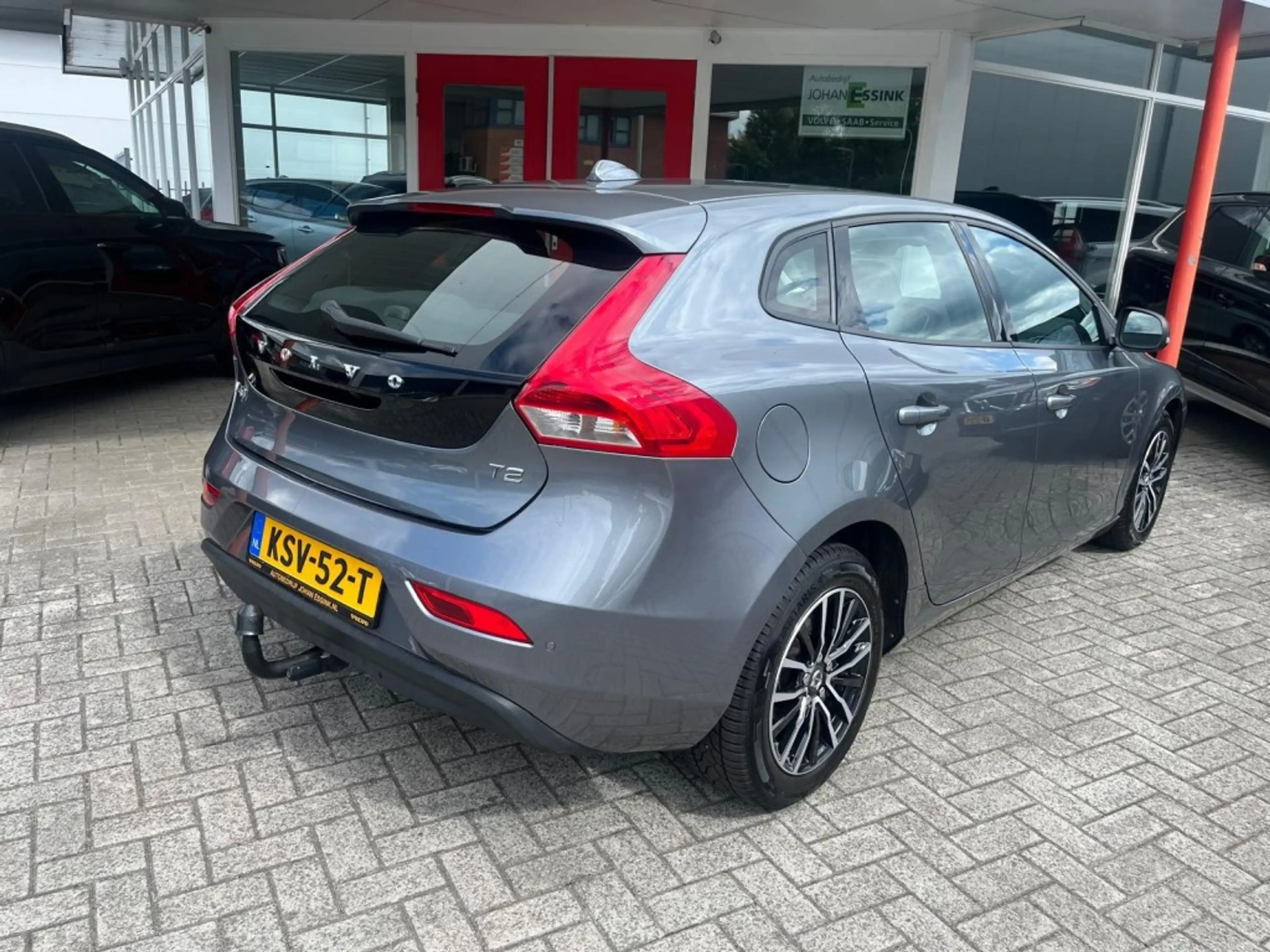 Volvo V40 2.0 T2 122PK Momentum  122 PK Camera  Trekhaak  Le — photo 24