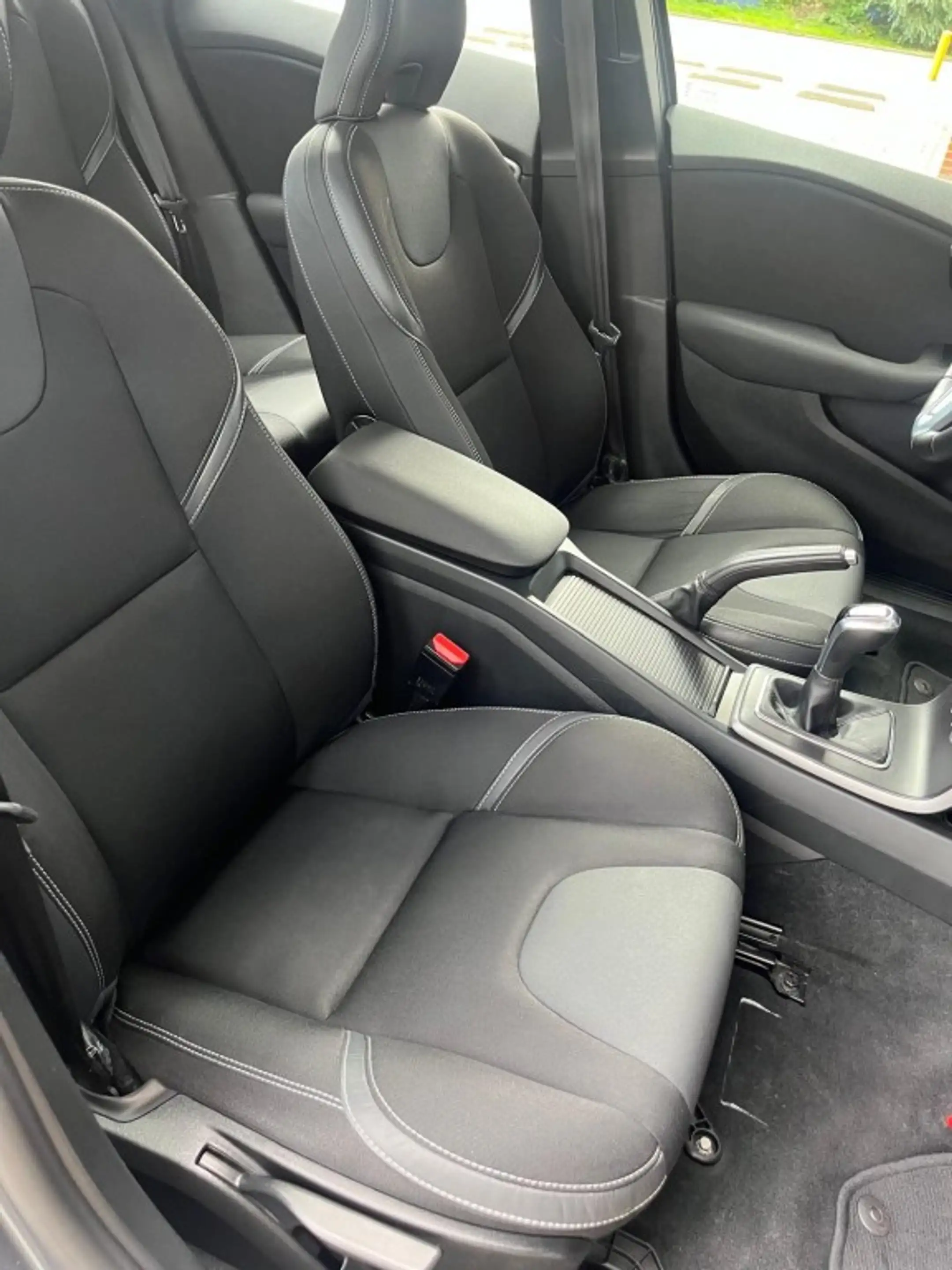 Volvo V40 2.0 T2 122PK Momentum  122 PK Camera  Trekhaak  Le — photo 6