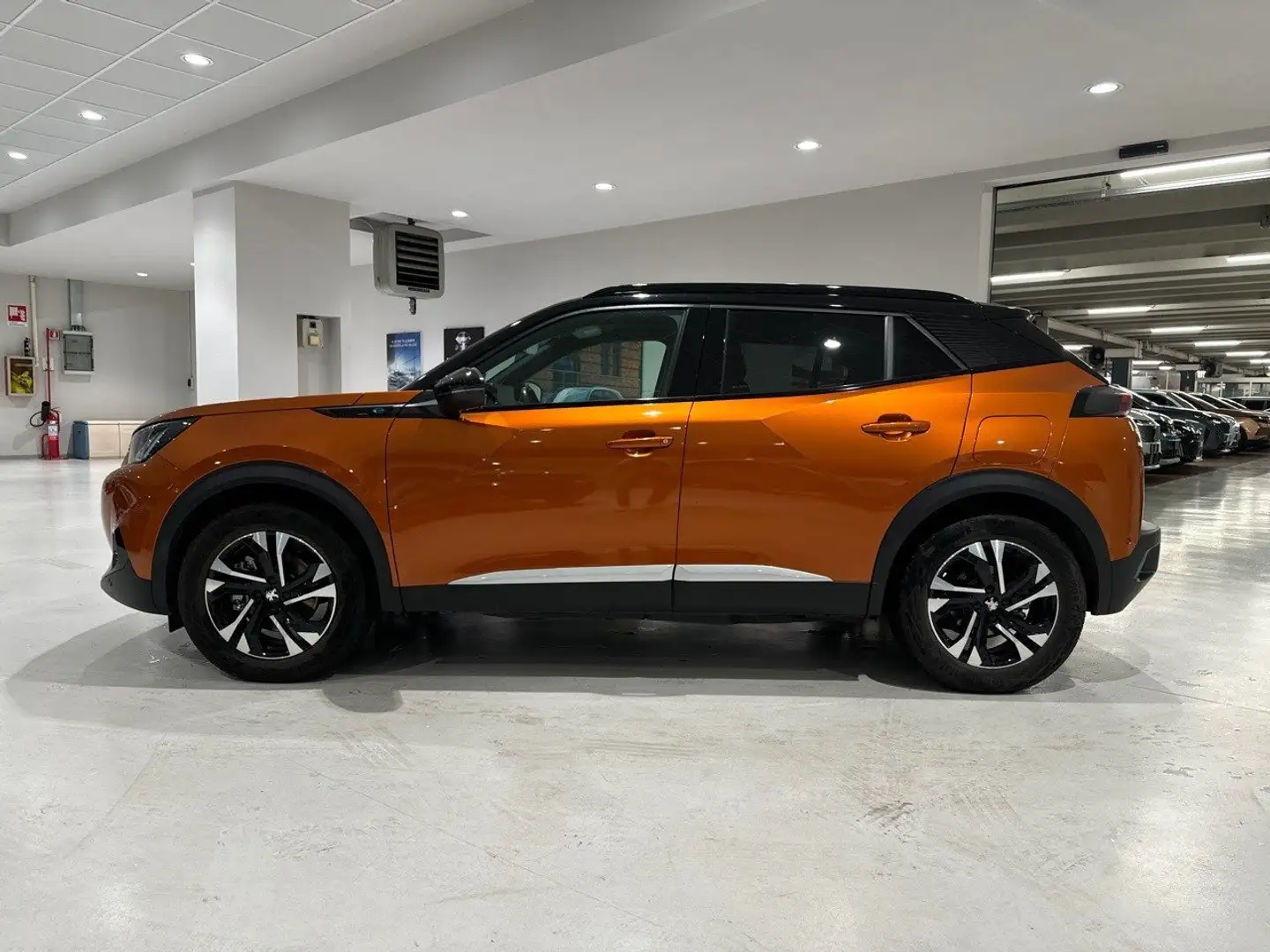 Peugeot 2008 e 100kW GT Orange - 2