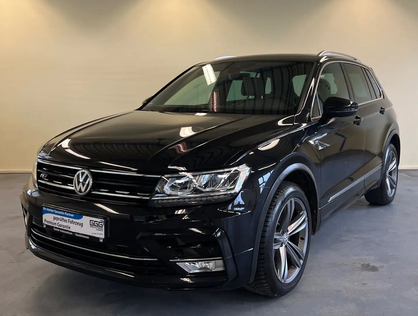 Volkswagen Tiguan R-LINE  4Motion+AUTOMATIK+NAVI+LED+1.HAND Fekete - 1