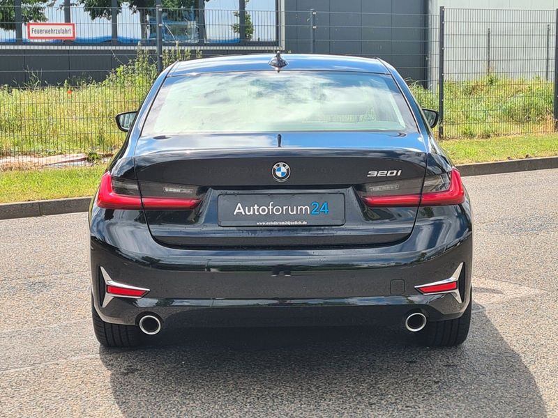 BMW 320 3 Limousine 320 i Luxury Line*LED*Navi*PDC* — photo 4