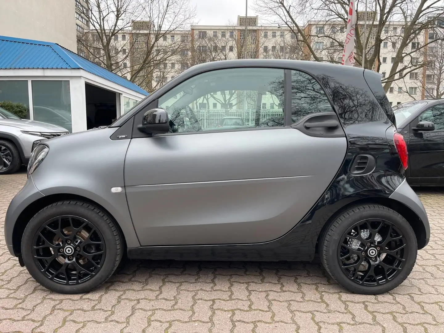 smart forTwo fortwo 66kW DCT prime SPORT*PANO*NAVI*SHZ*KAM* Gris - 2