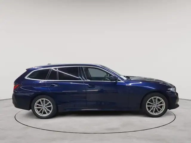 BMW 3 Series view 3