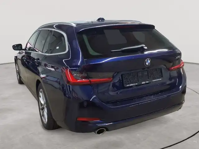 BMW 3 Series view 5