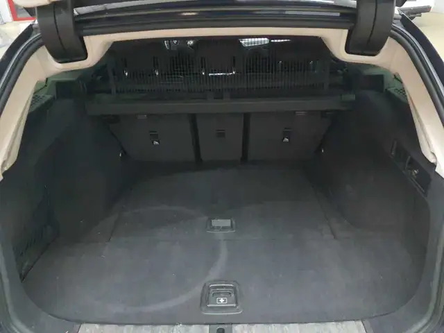 BMW 3 Series view 15