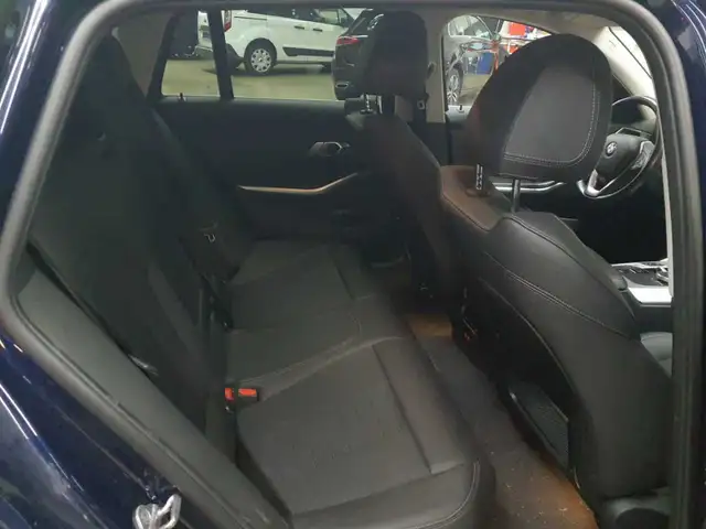 BMW 3 Series view 14