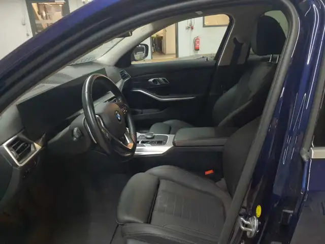BMW 3 Series view 7