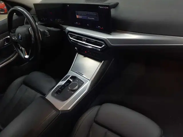 BMW 3 Series view 9