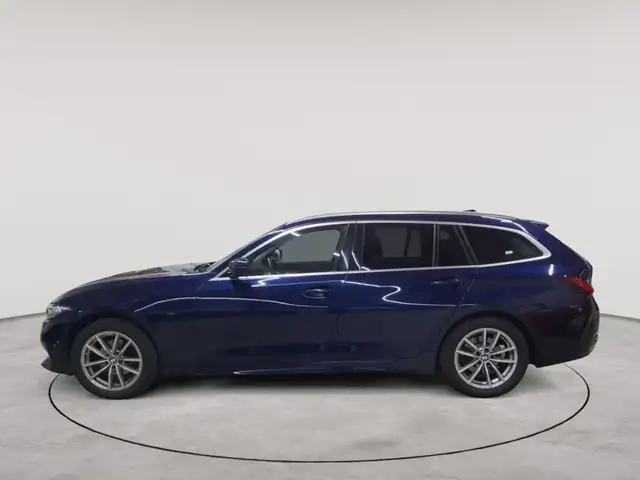 BMW 3 Series view 6