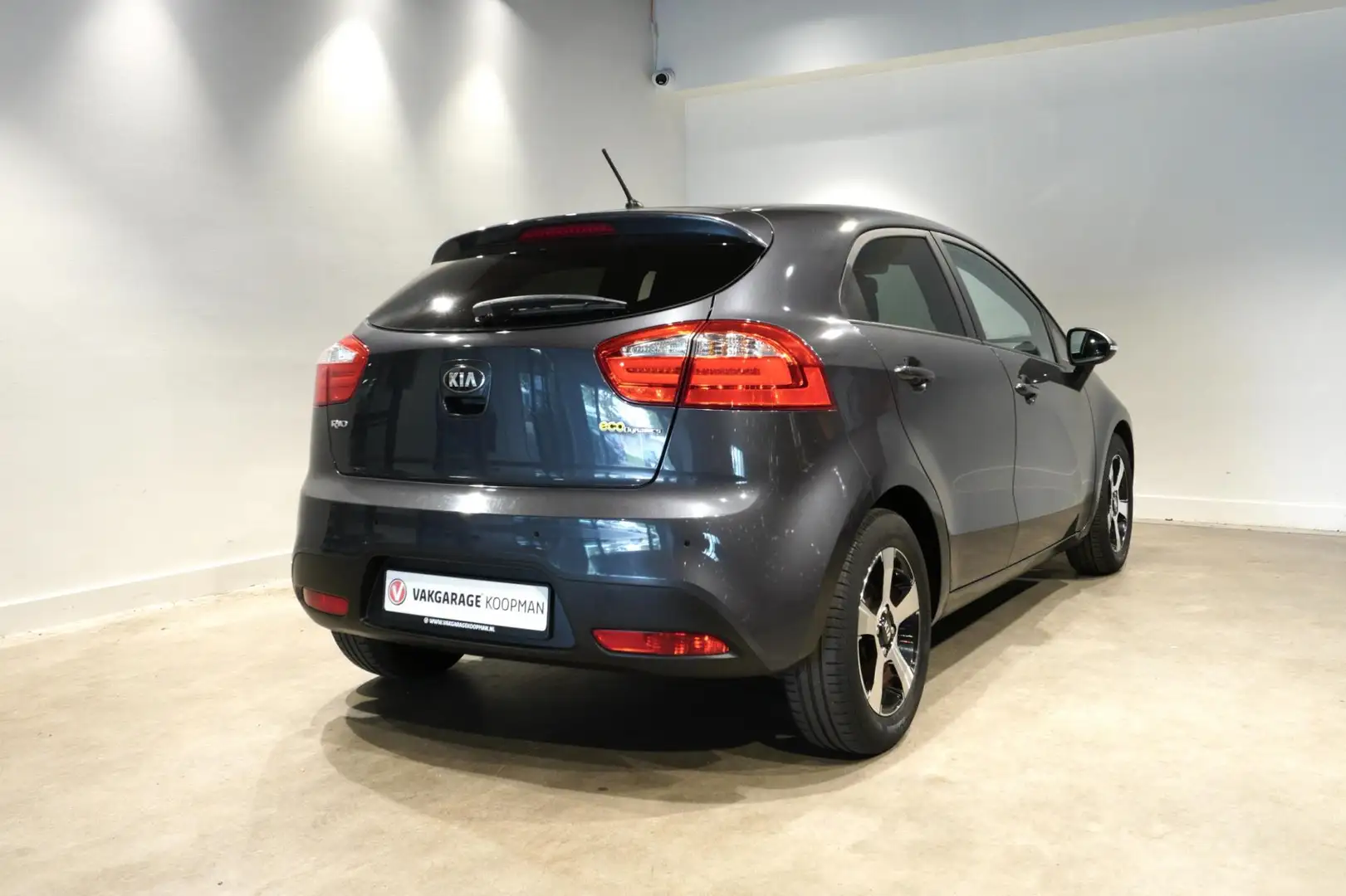 Kia Rio 1.2 CVVT Design Edition PDC, Airco, Start&Stop Grau - 2