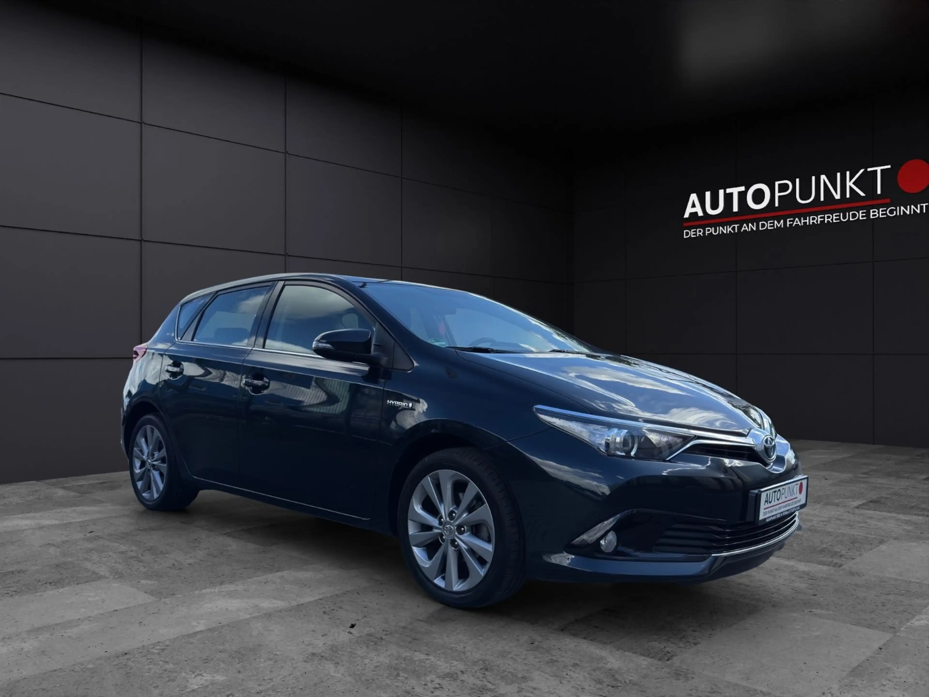 Toyota Auris AURIS HYBRID 1.8 R-KAMERA NAVI 1.HAND 17 ALU LED — photo 4