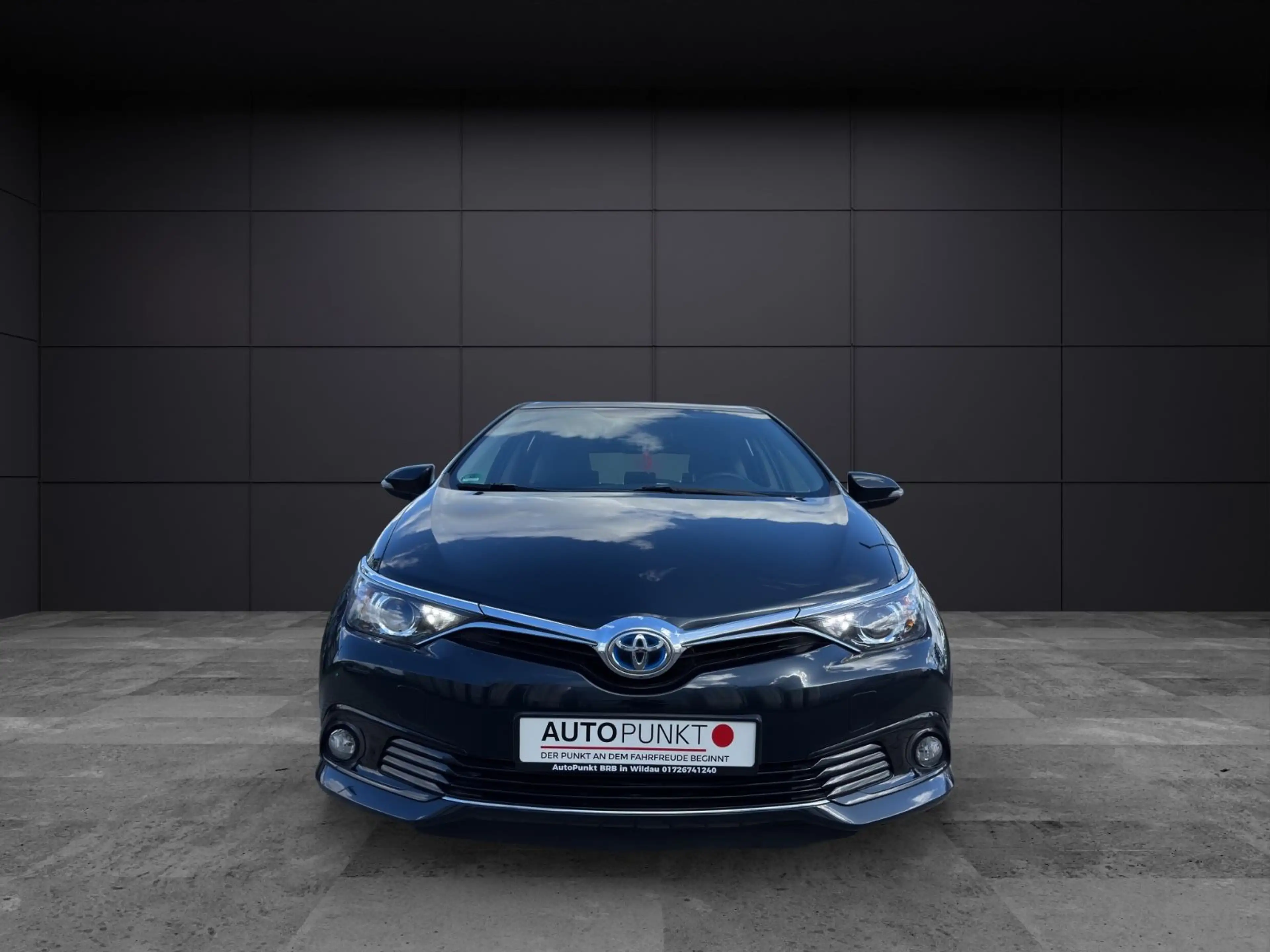 Toyota Auris AURIS HYBRID 1.8 R-KAMERA NAVI 1.HAND 17 ALU LED — photo 3