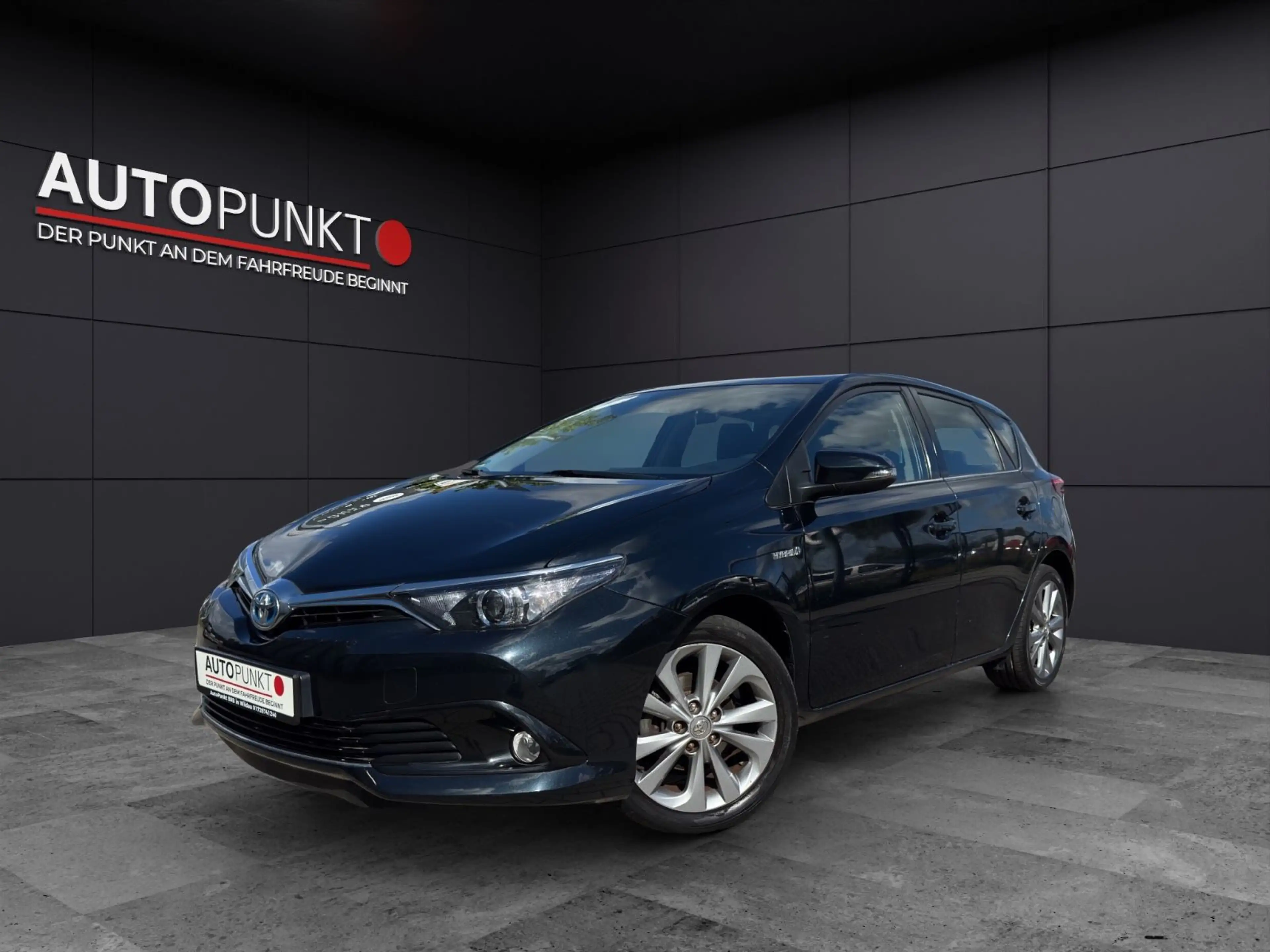 Toyota Auris AURIS HYBRID 1.8 R-KAMERA NAVI 1.HAND 17 ALU LED — photo 2