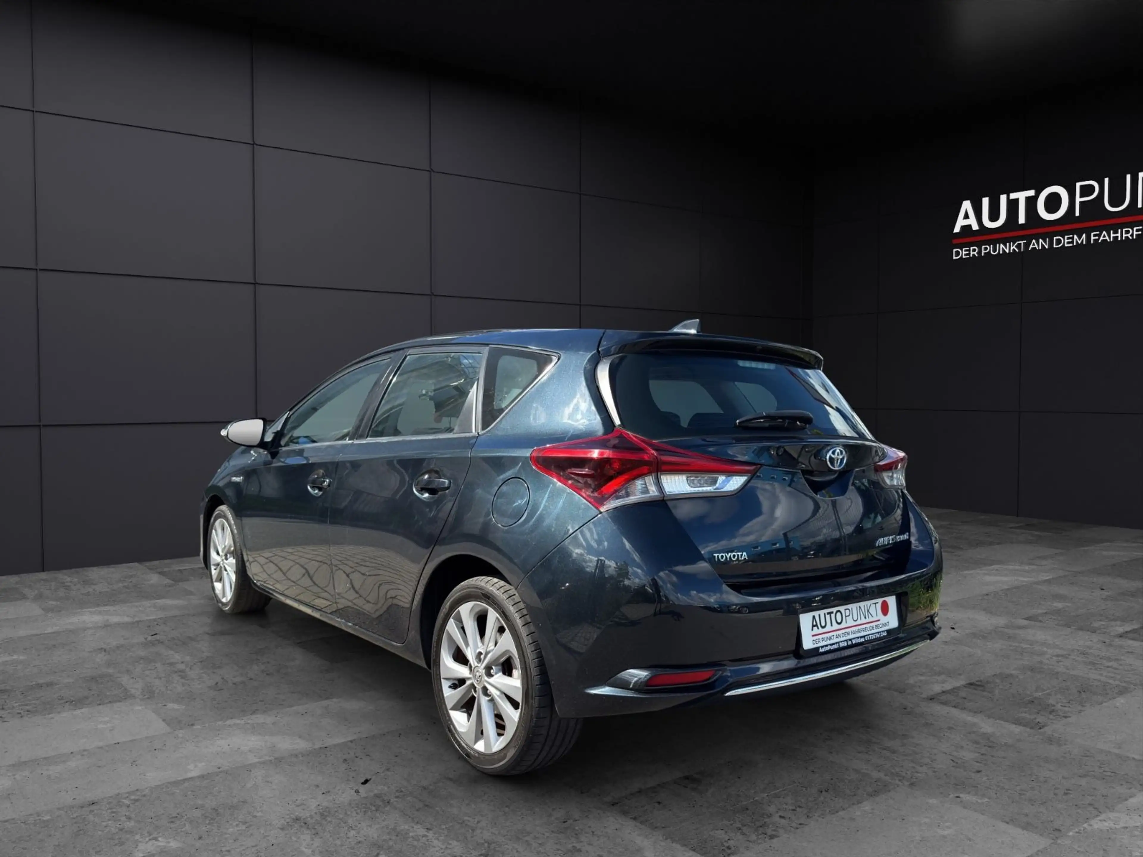 Toyota Auris AURIS HYBRID 1.8 R-KAMERA NAVI 1.HAND 17 ALU LED — photo 6