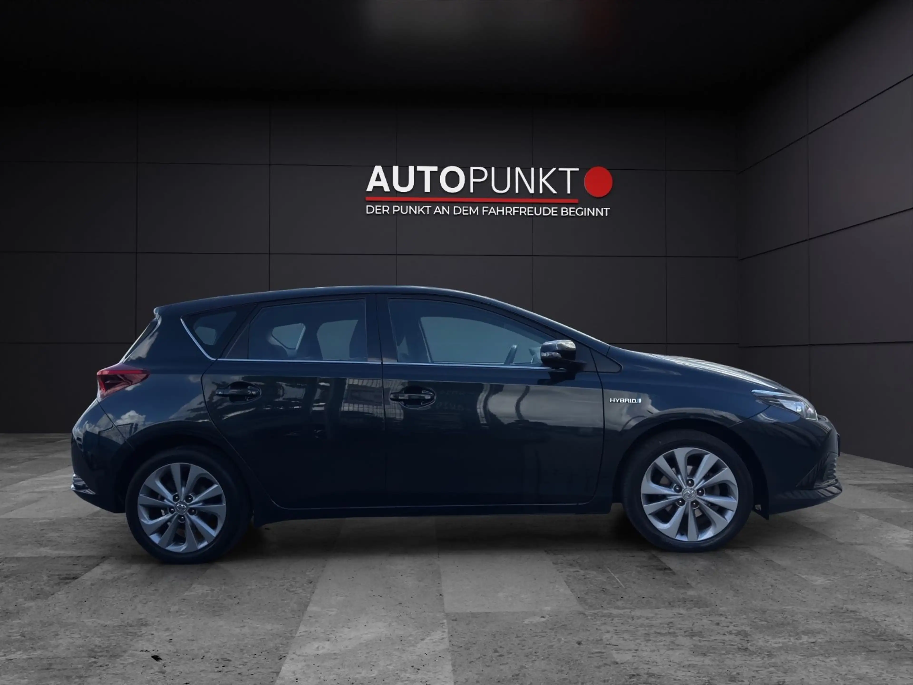Toyota Auris AURIS HYBRID 1.8 R-KAMERA NAVI 1.HAND 17 ALU LED — photo 9