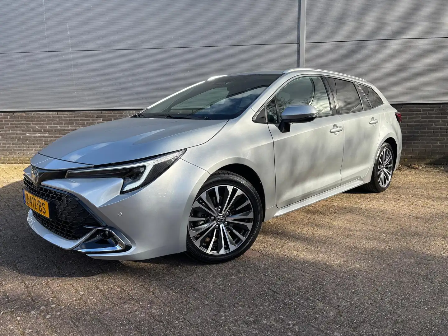 Toyota Corolla Touring Sports Hybrid 140 Dynamic Grau - 1