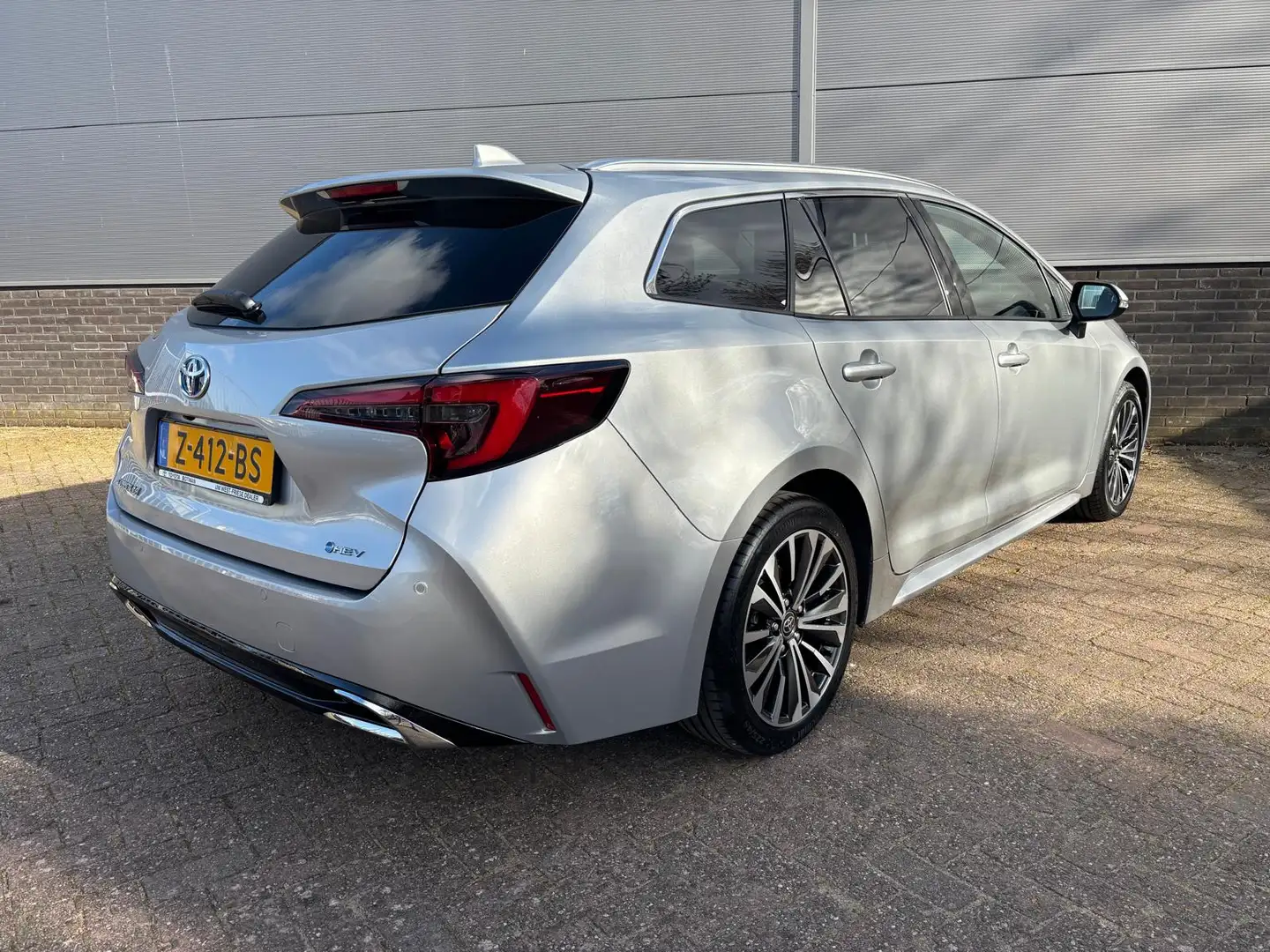 Toyota Corolla Touring Sports Hybrid 140 Dynamic Grau - 2