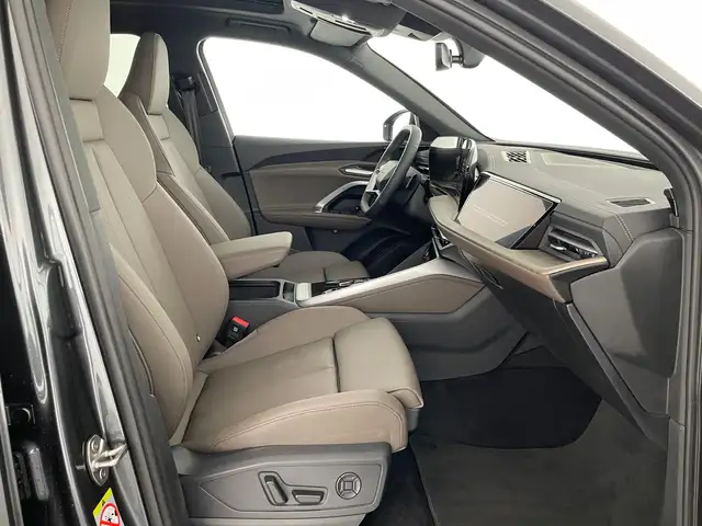 Audi Q5 view 10