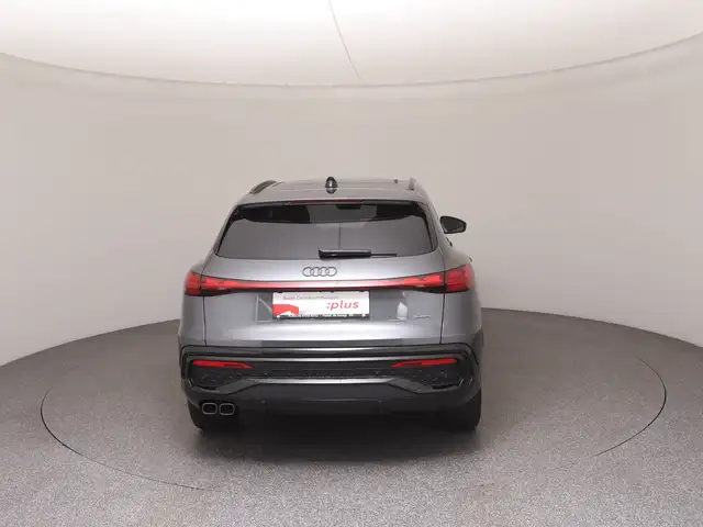 Audi Q5 view 6