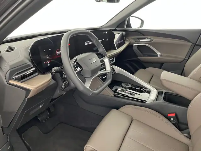 Audi Q5 view 8