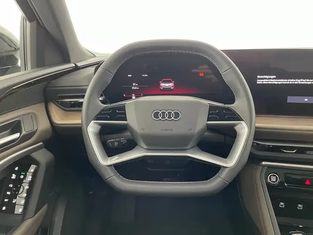 Audi Q5 view 12