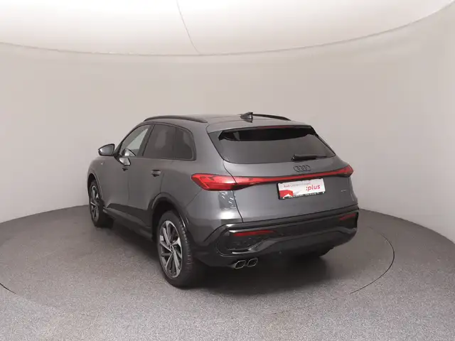Audi Q5 view 5