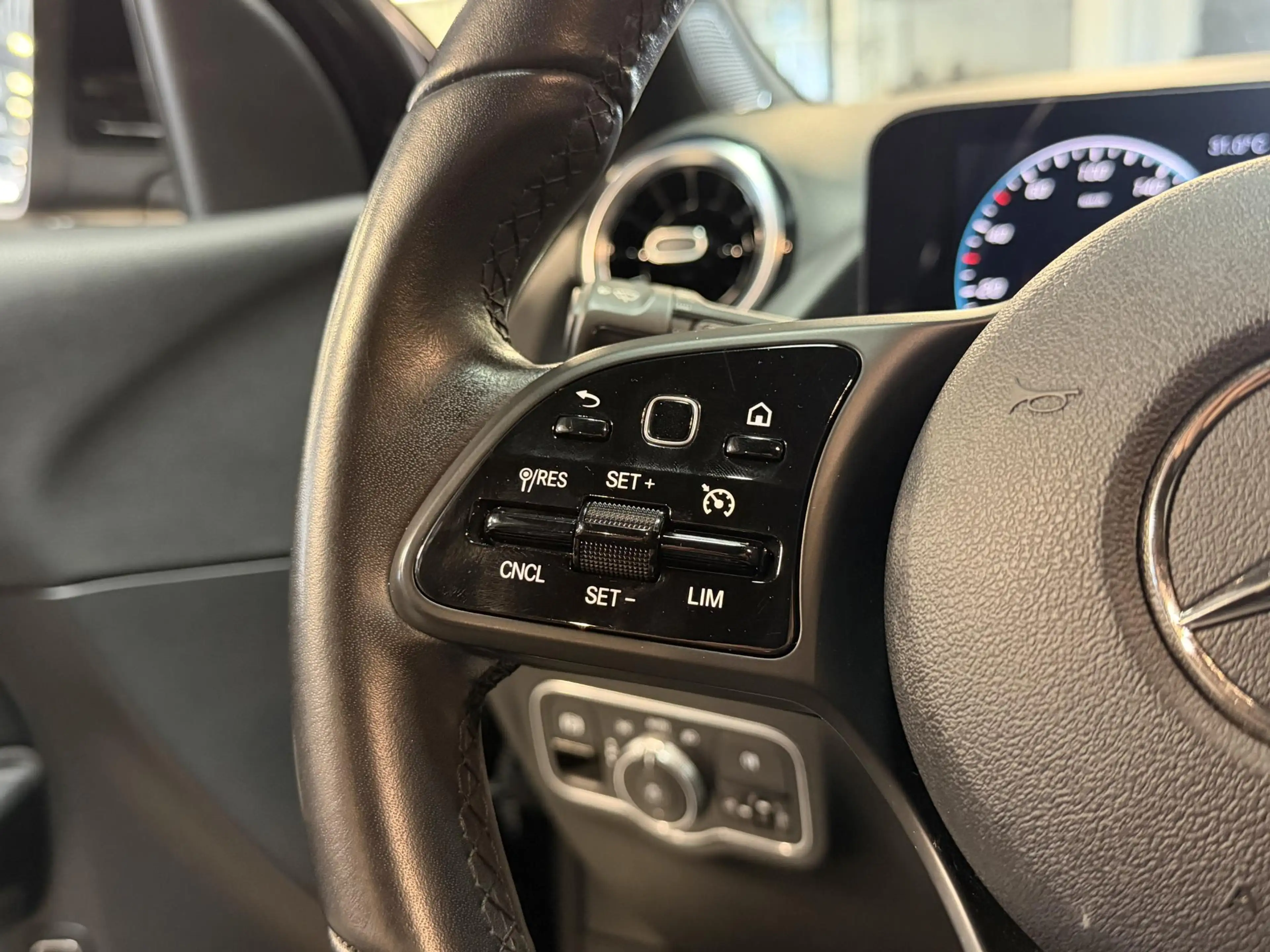 Mercedes-Benz GLA 250 e Progressive 17"/Widescreen/Stoelverwarming/DAB/A — photo 11