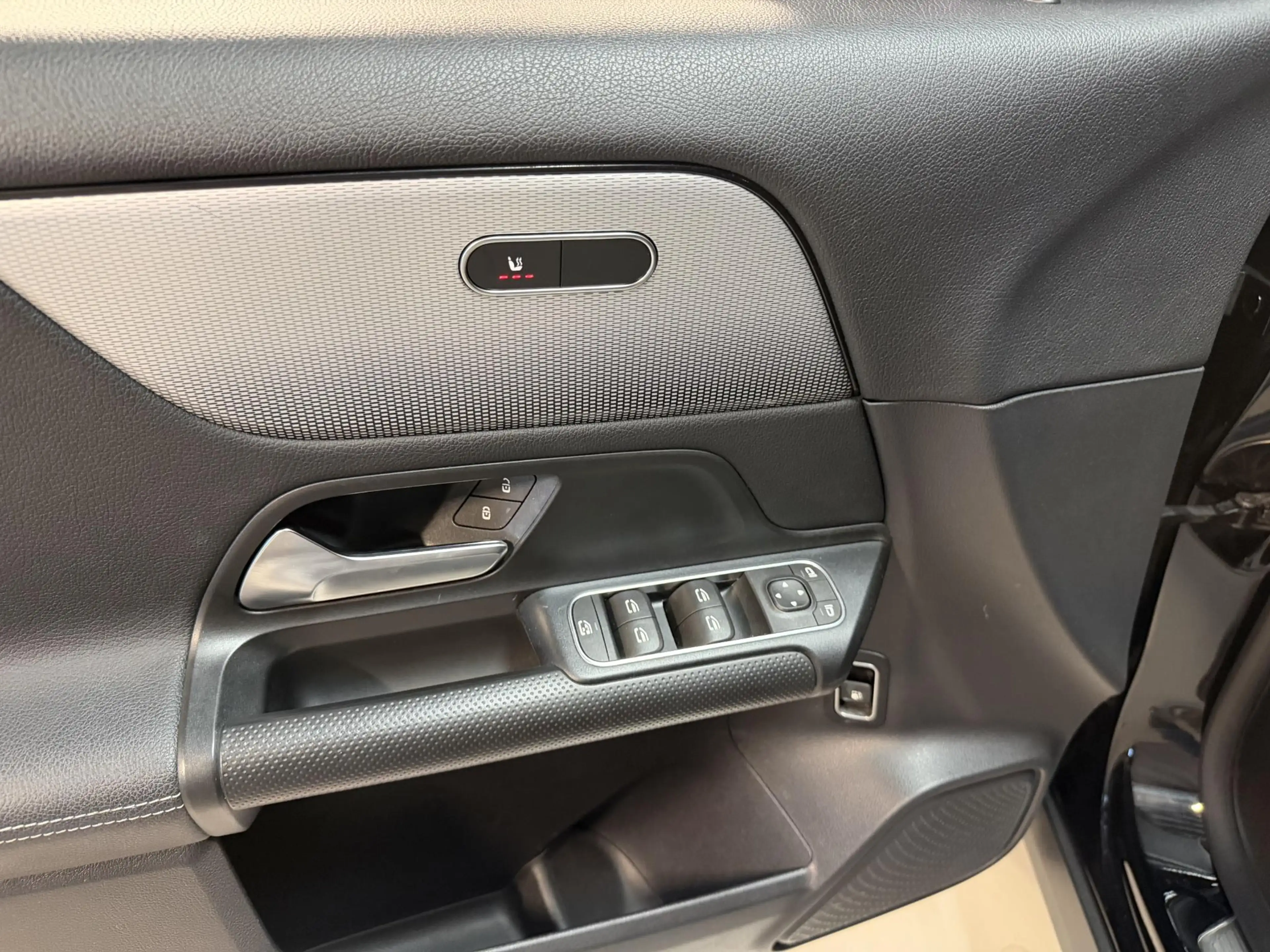Mercedes-Benz GLA 250 e Progressive 17"/Widescreen/Stoelverwarming/DAB/A — photo 10