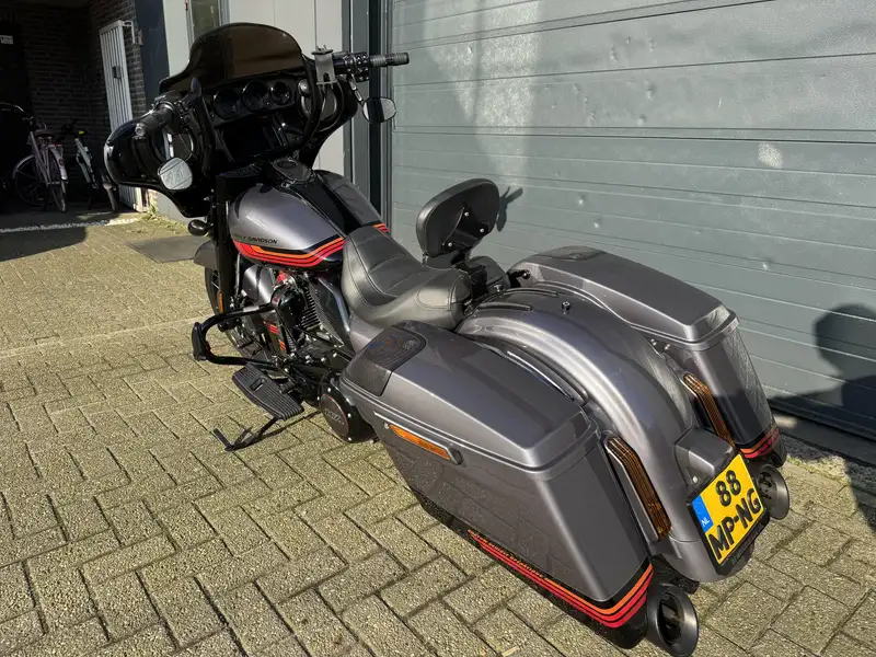 Harley-Davidson Street Glide - foto 4