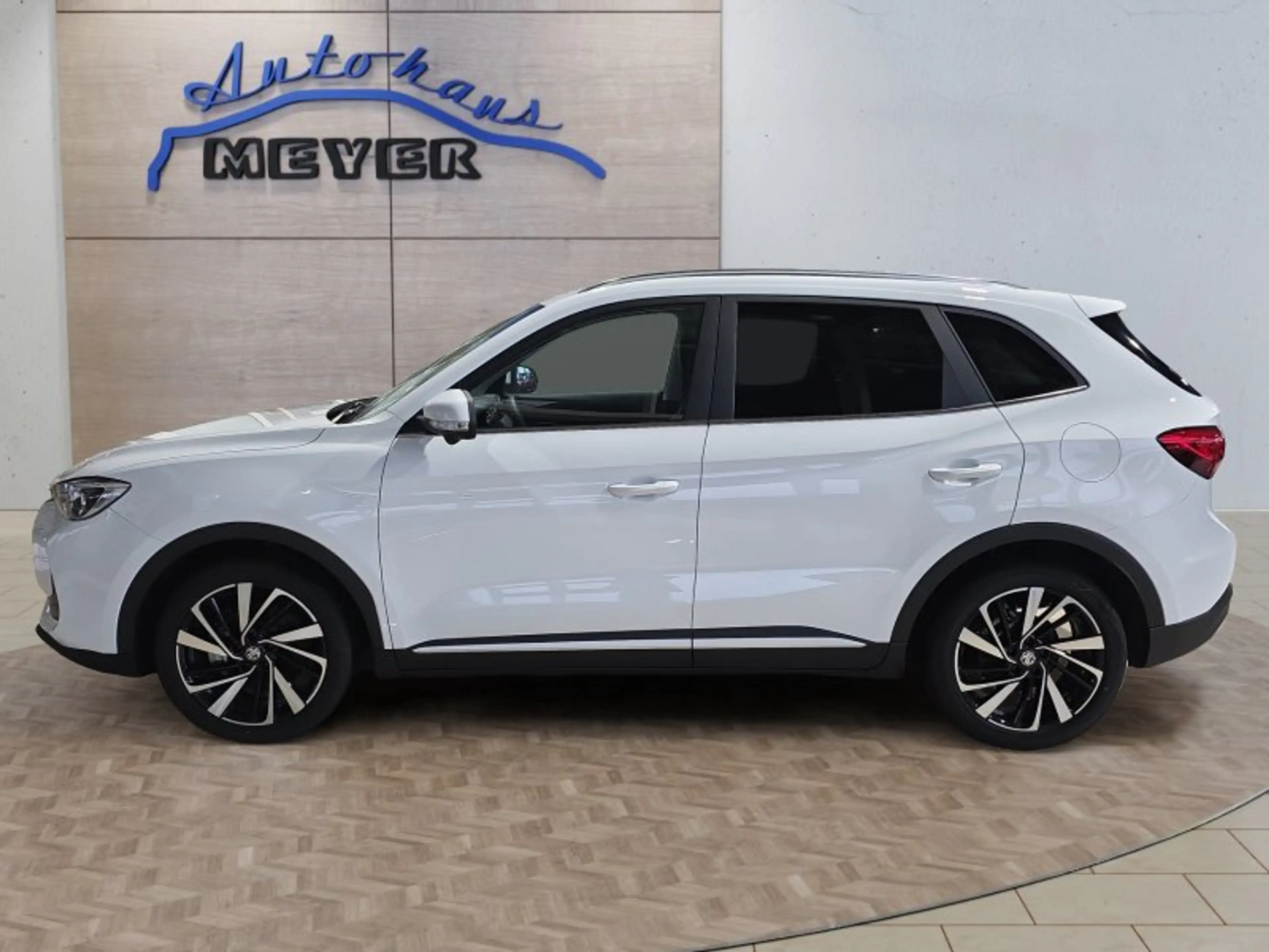 MG ZS Luxury 1,5 Hybrid+ 197PS 18*Alu/LED/Navi/Leder/Kam — photo 2