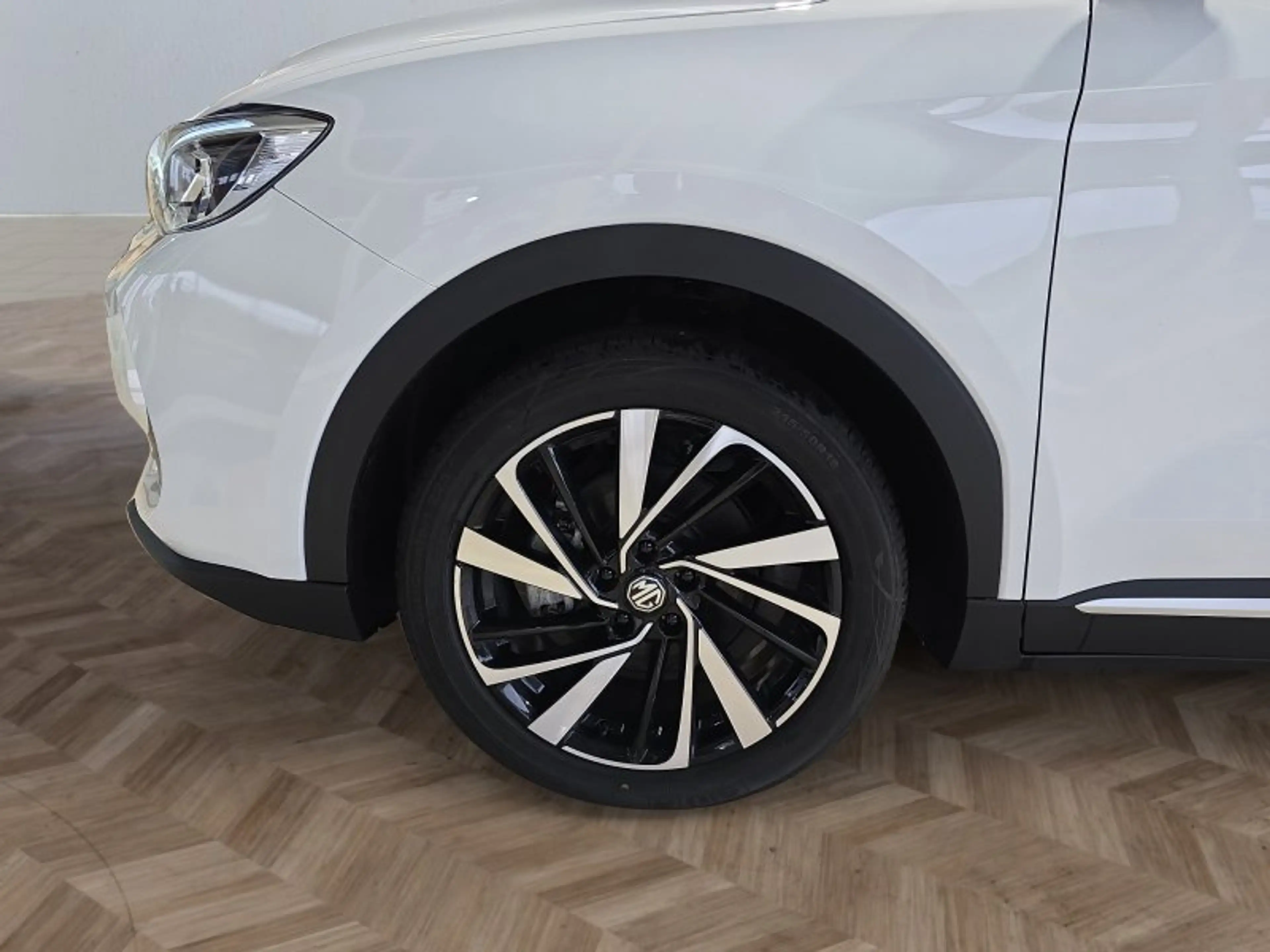 MG ZS Luxury 1,5 Hybrid+ 197PS 18*Alu/LED/Navi/Leder/Kam — photo 14