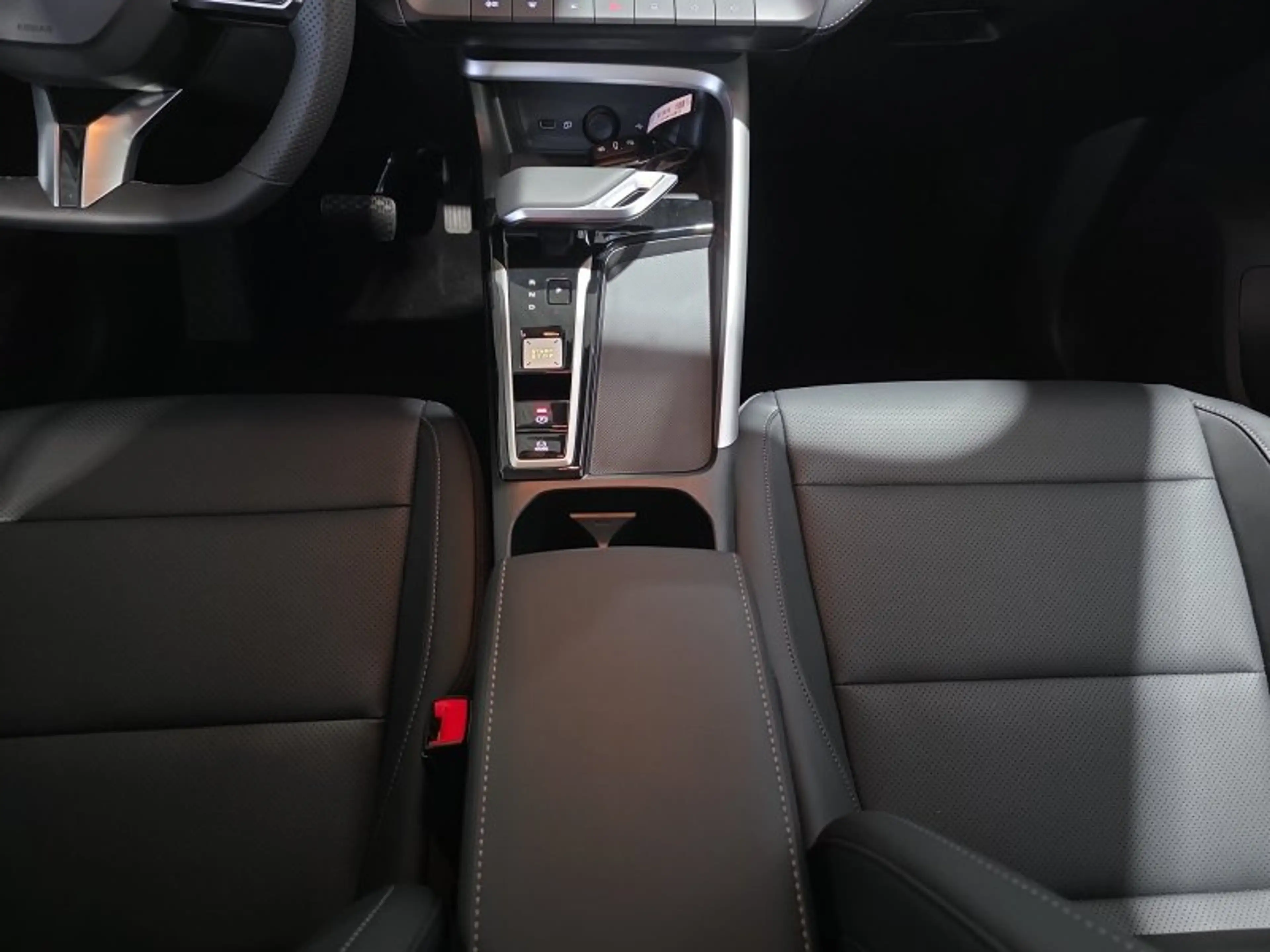MG ZS Luxury 1,5 Hybrid+ 197PS 18*Alu/LED/Navi/Leder/Kam — photo 11