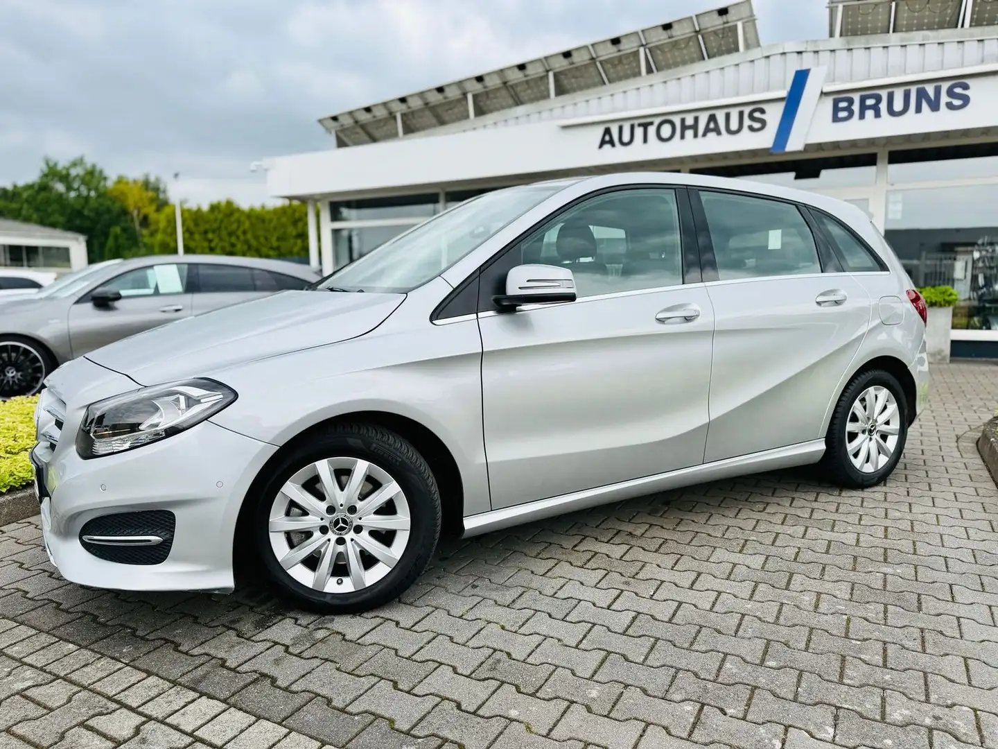 Mercedes-Benz B 180 STYLE, Automatik, AHK abn., Comand, SHZ, PTS, Argent - 2
