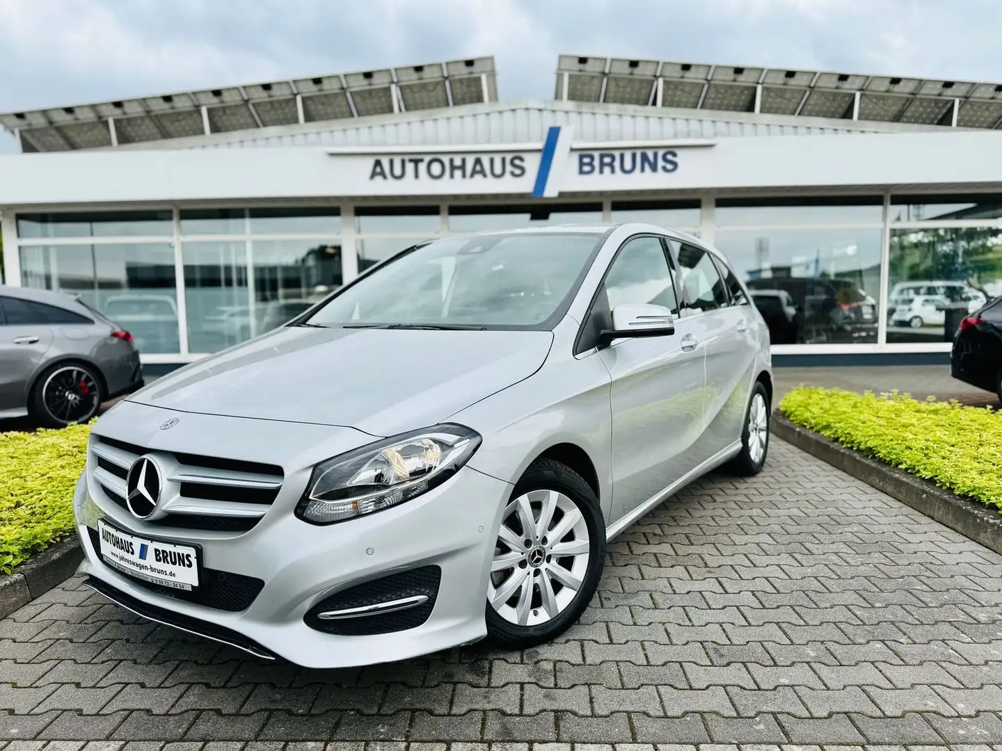 Mercedes-Benz B 180 STYLE, Automatik, AHK abn., Comand, SHZ, PTS, Argent - 1