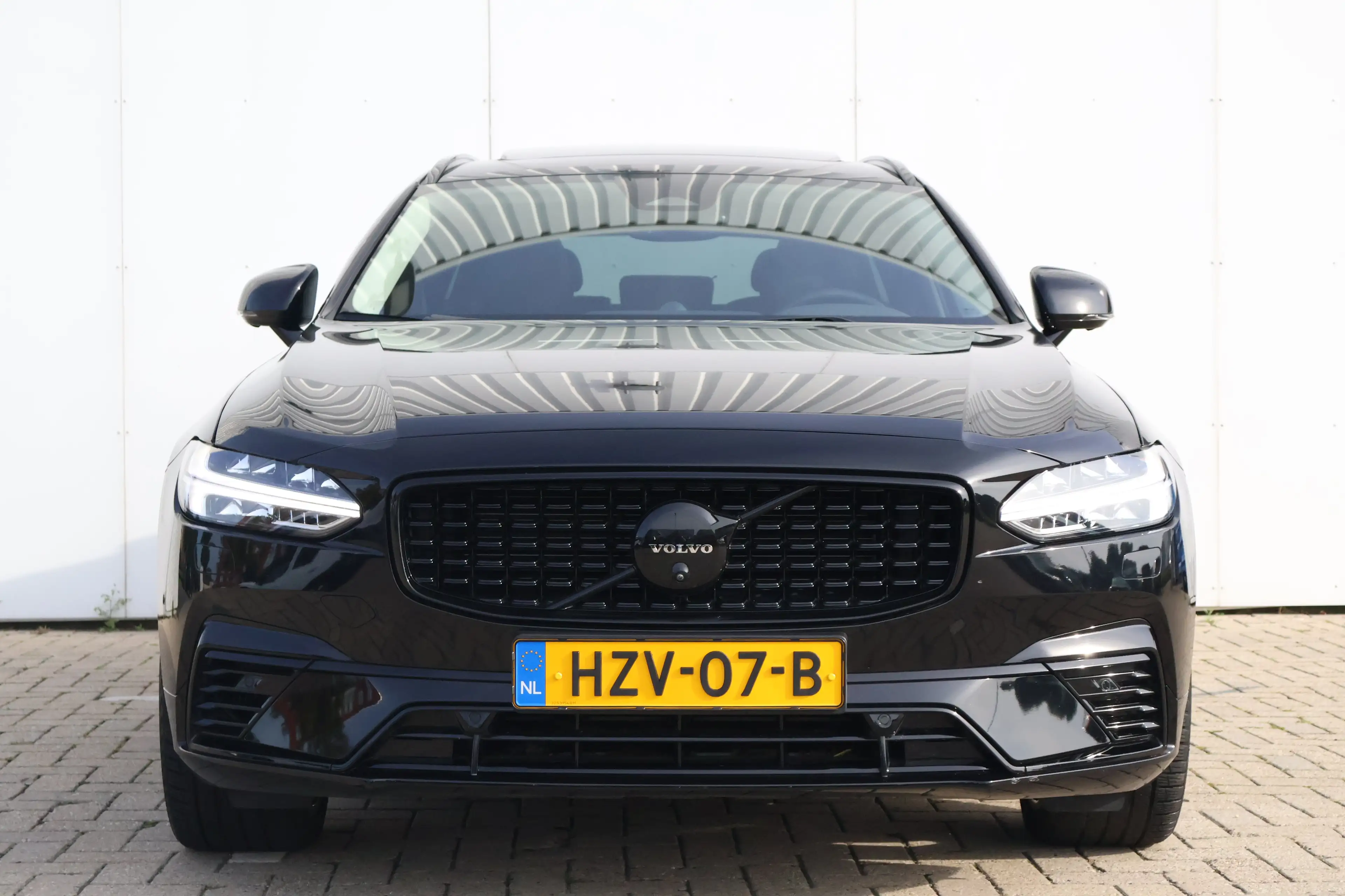 Volvo V90 2.0 T8 Plug-in hybrid AWD Ultra Dark | Trekhaak | — photo 2