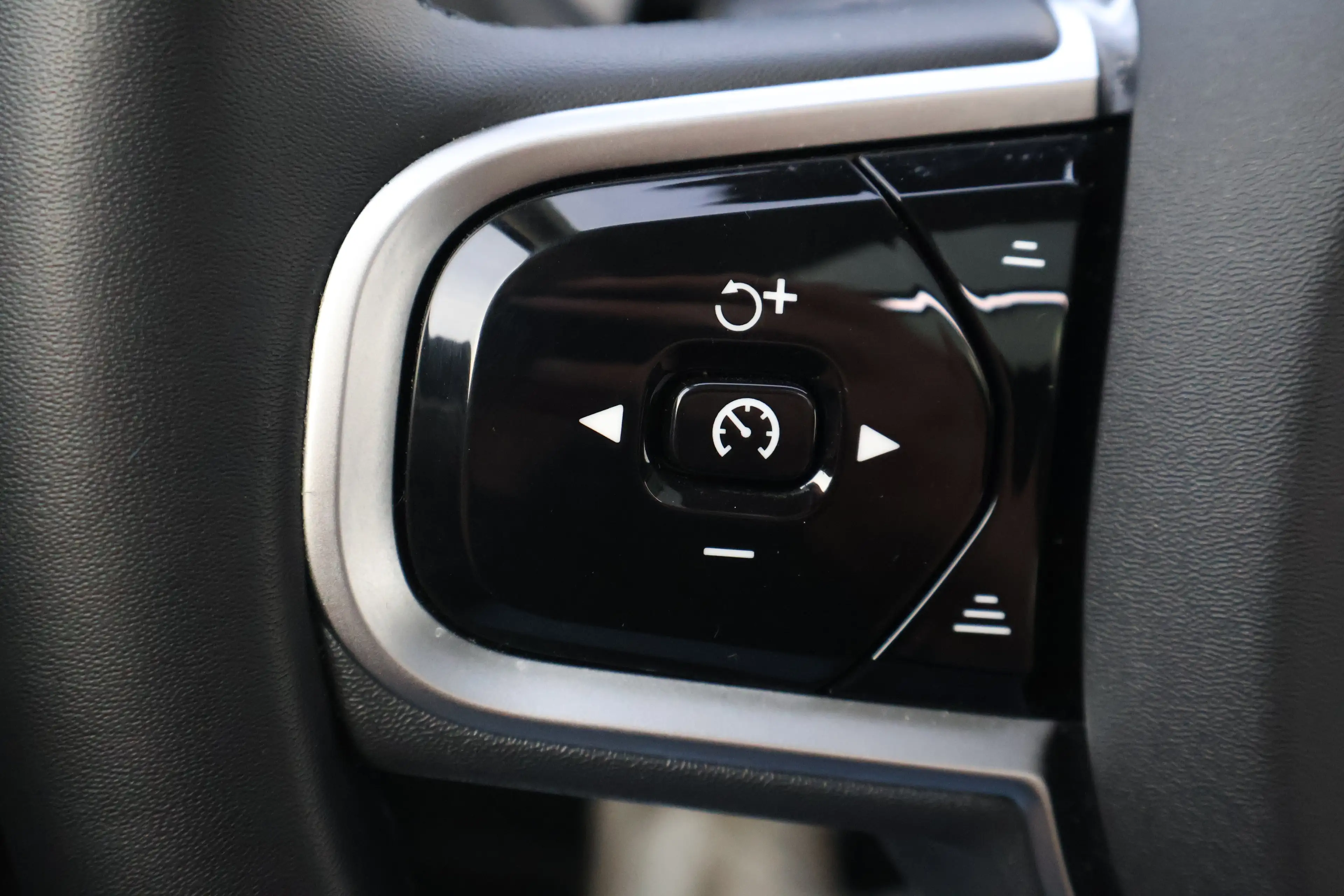 Volvo V90 2.0 T8 Plug-in hybrid AWD Ultra Dark | Trekhaak | — photo 15