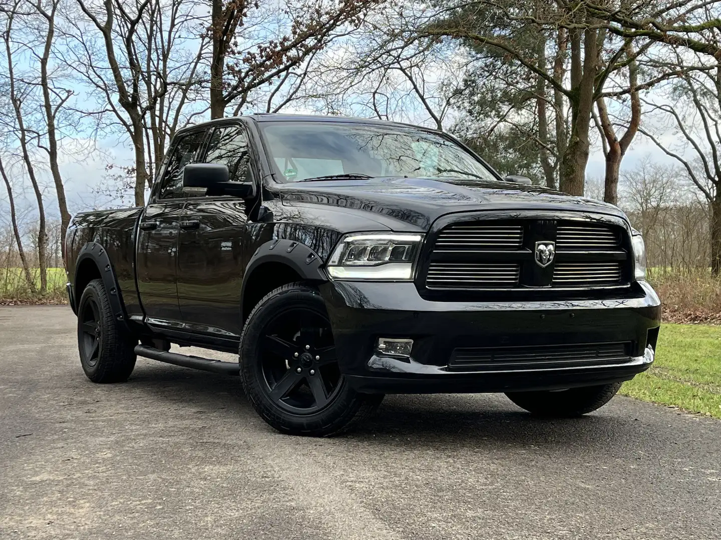 Dodge RAM 1500 5,7L Laramie 4x4 Leder AHK Carplay LPG Negro - 2