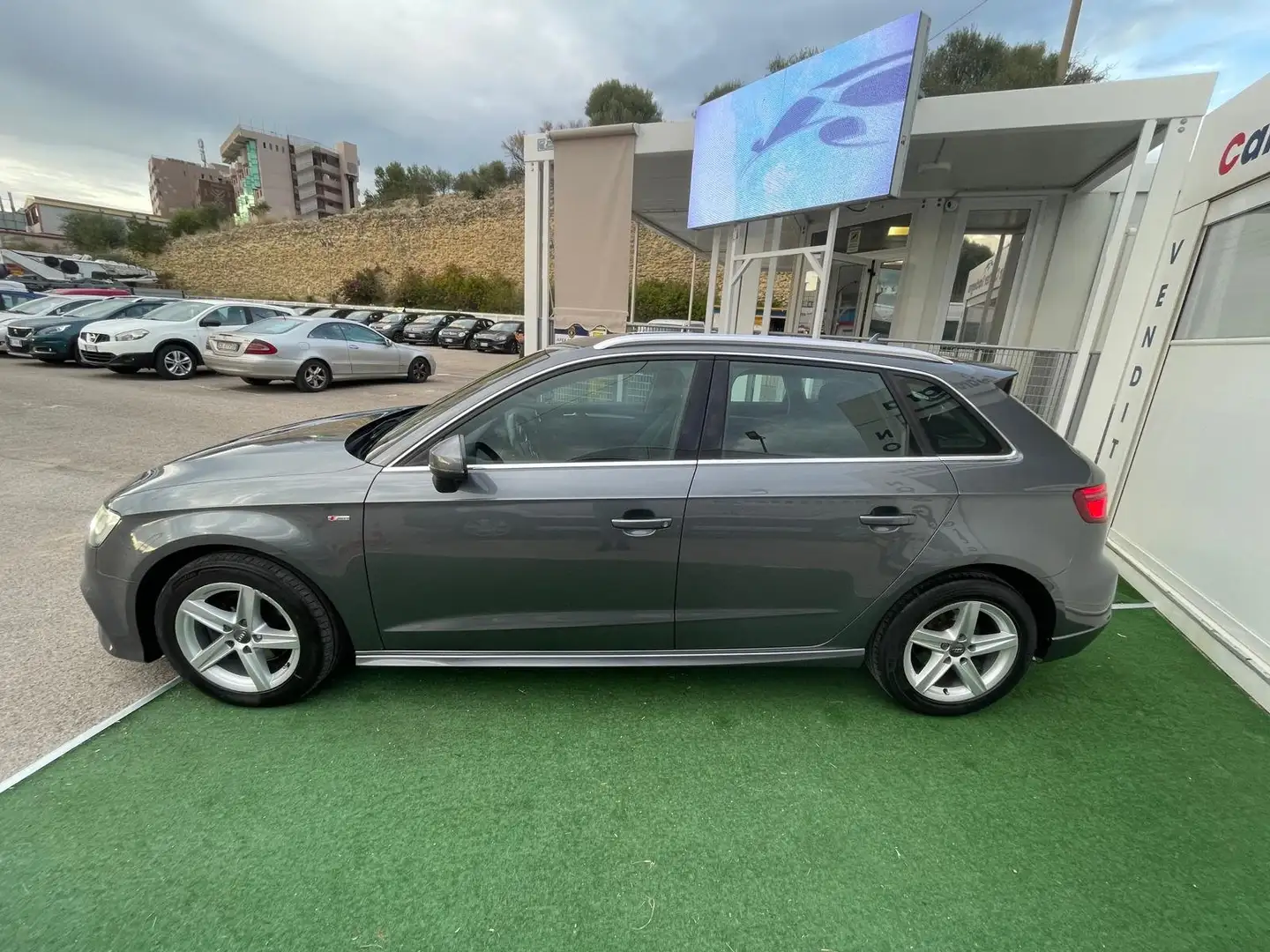 Audi A3 A3 Sportback 1.6 tdi Design 110cv SLine Gris - 1