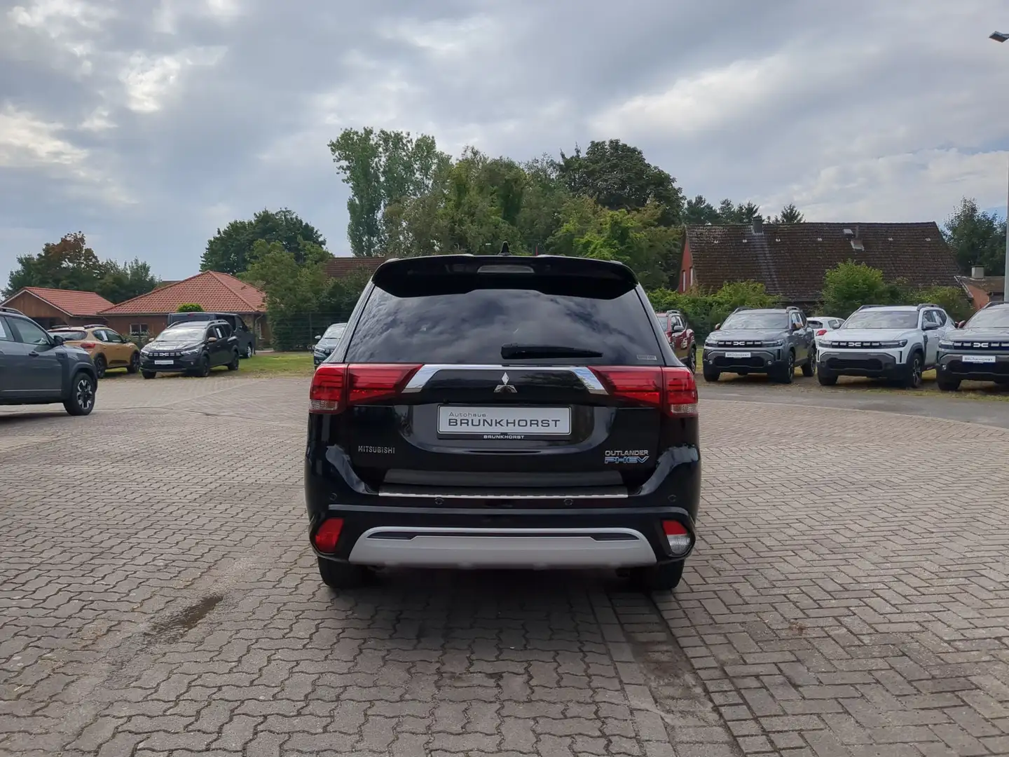 Mitsubishi Outlander PHEV 2.4 MIVEC  TOP Navi+Leder Schwarz - 2