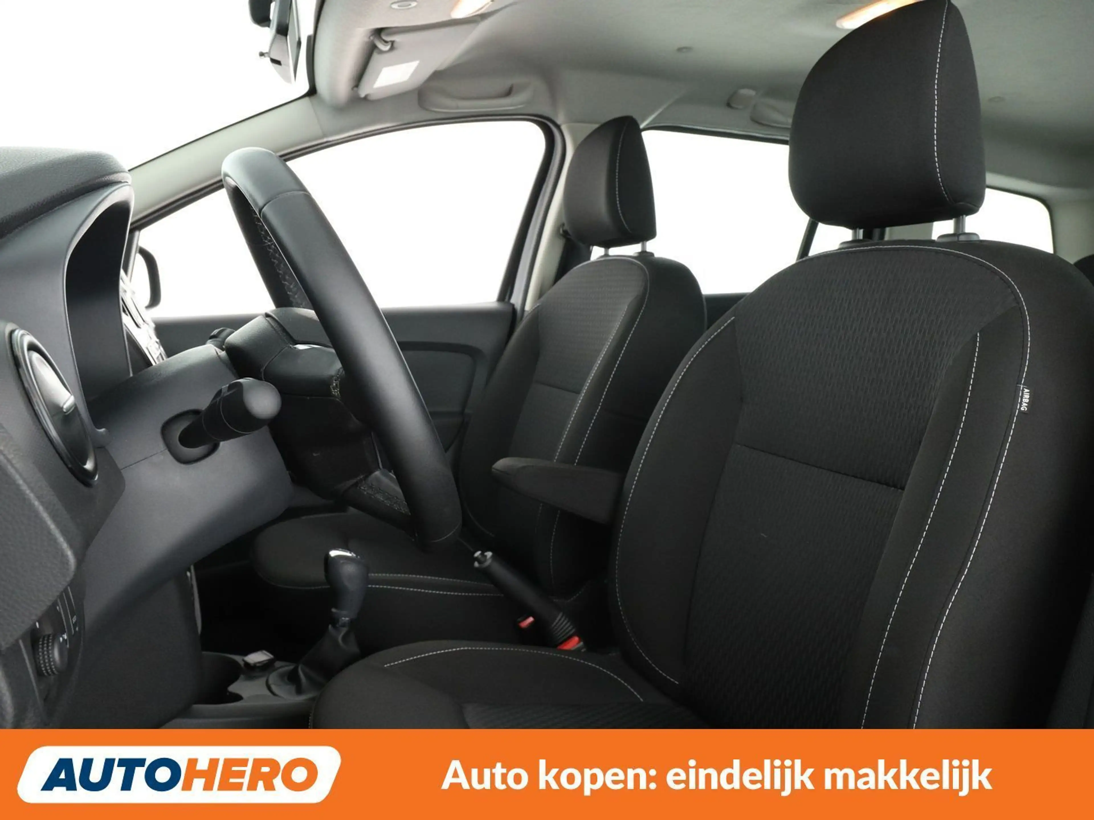 Dacia Logan 0.9 TCe Comfort — photo 10