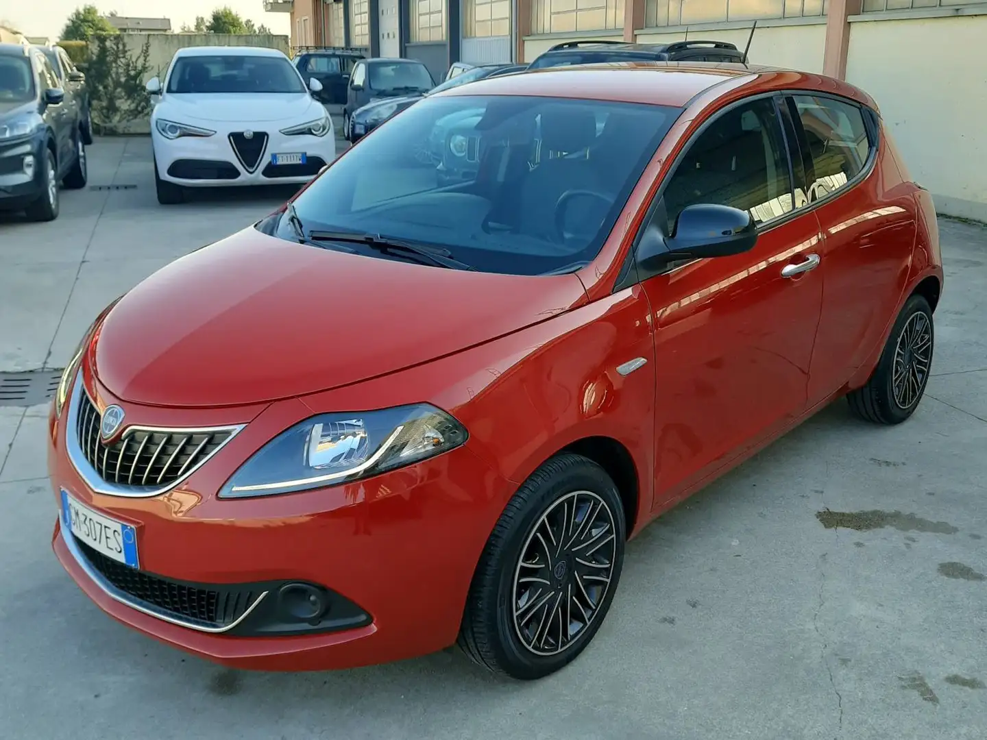 Lancia Ypsilon Ypsilon 1.0 firefly hybrid Silver Plus Rot - 1