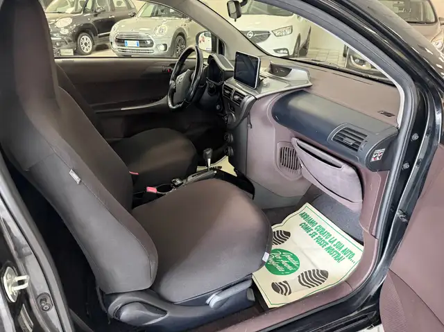 Toyota Iq view 16