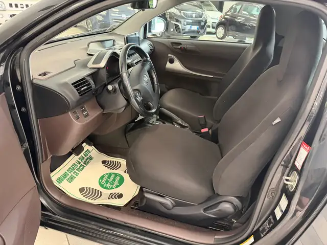 Toyota Iq view 19