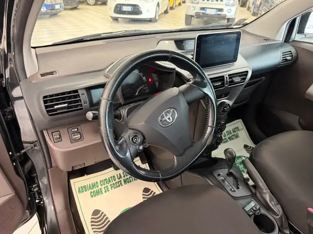 Toyota Iq view 18