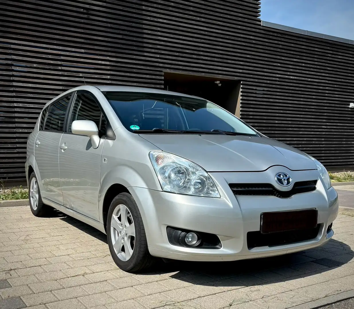 Toyota Corolla Verso Automatik*7 Sitzer*AHK*Leder*Temp*SHZ*2.HD*Tüv Ne Gris - 1