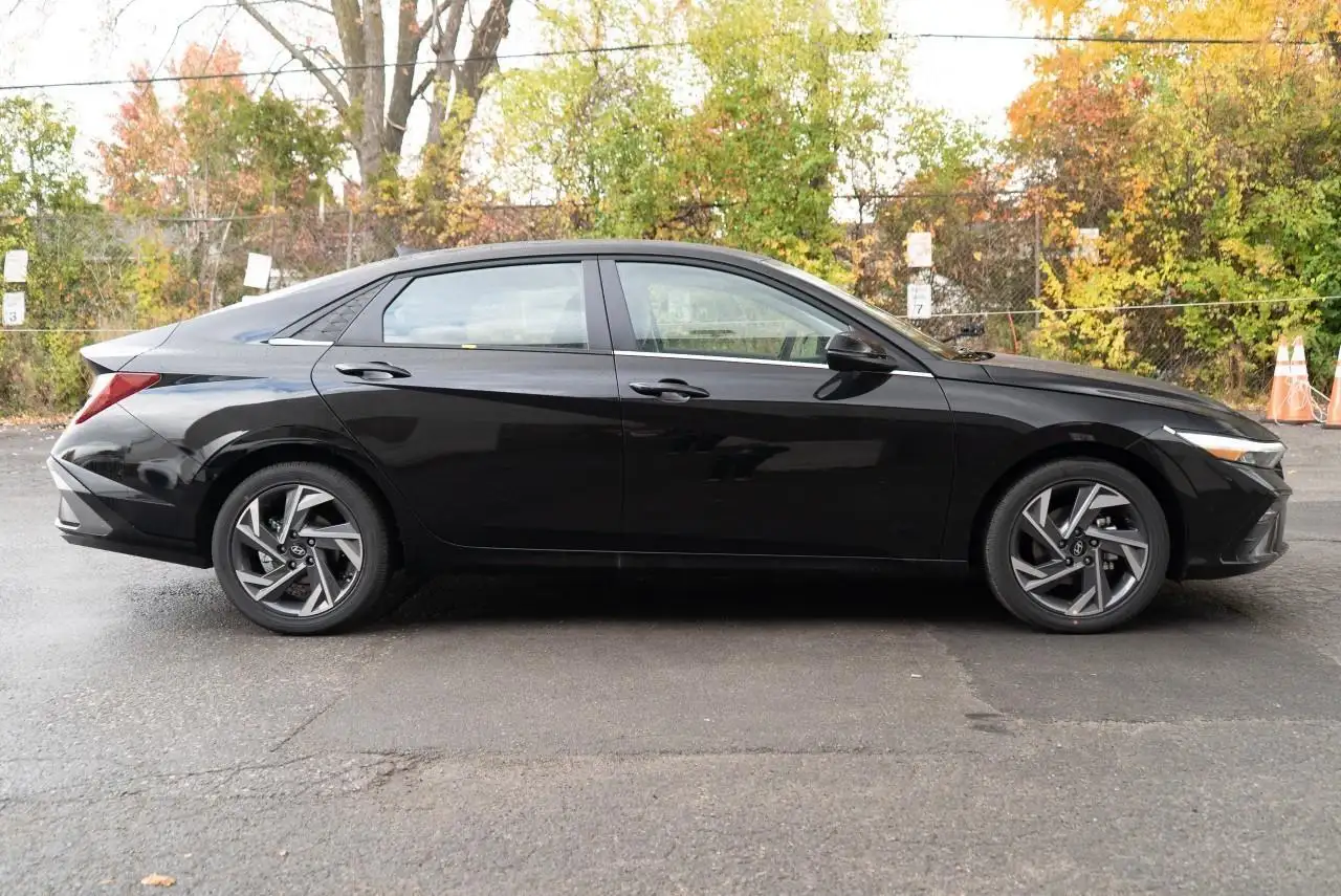 Hyundai ELANTRA снимка Hyundai ELANTRA