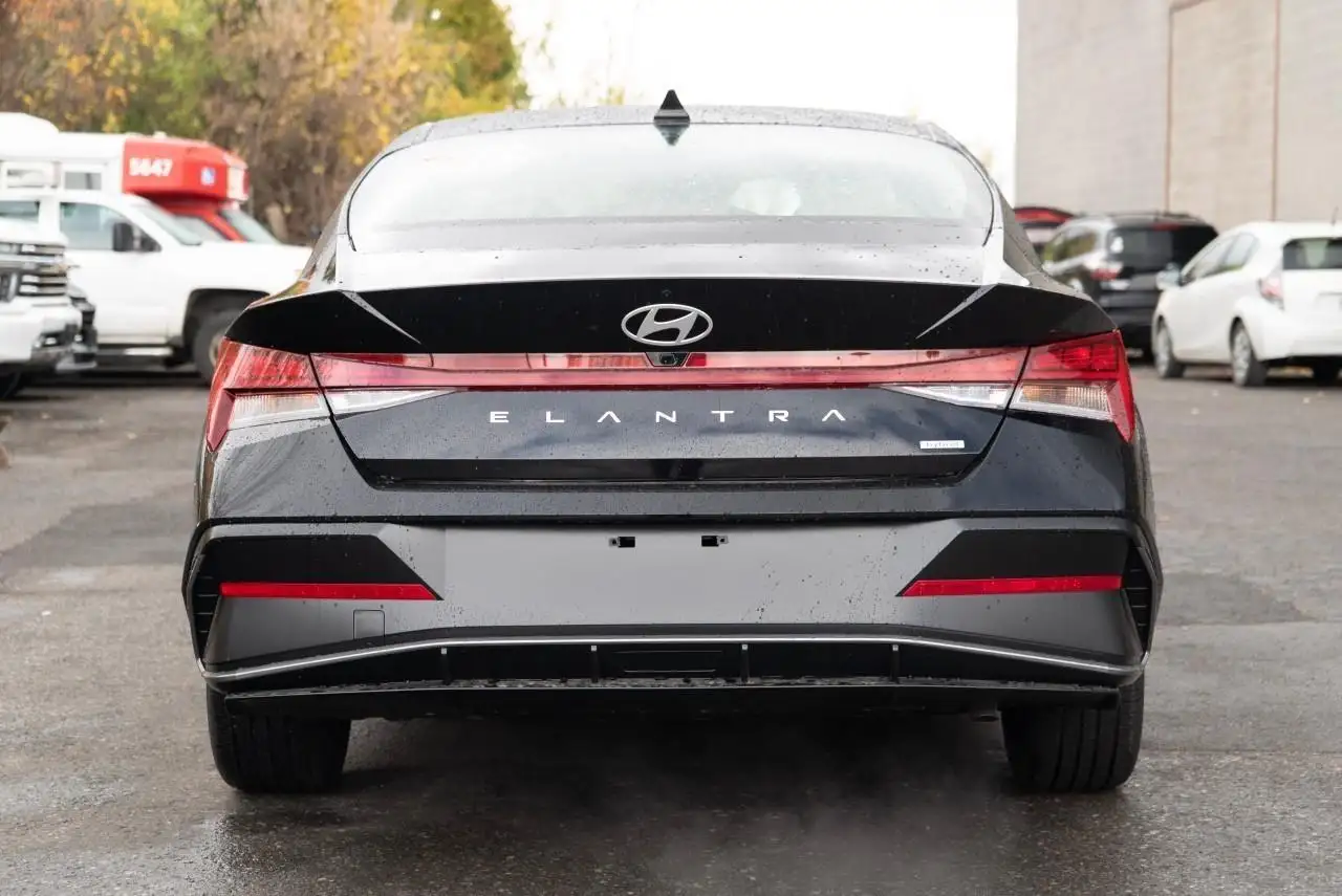 Hyundai ELANTRA снимка Hyundai ELANTRA